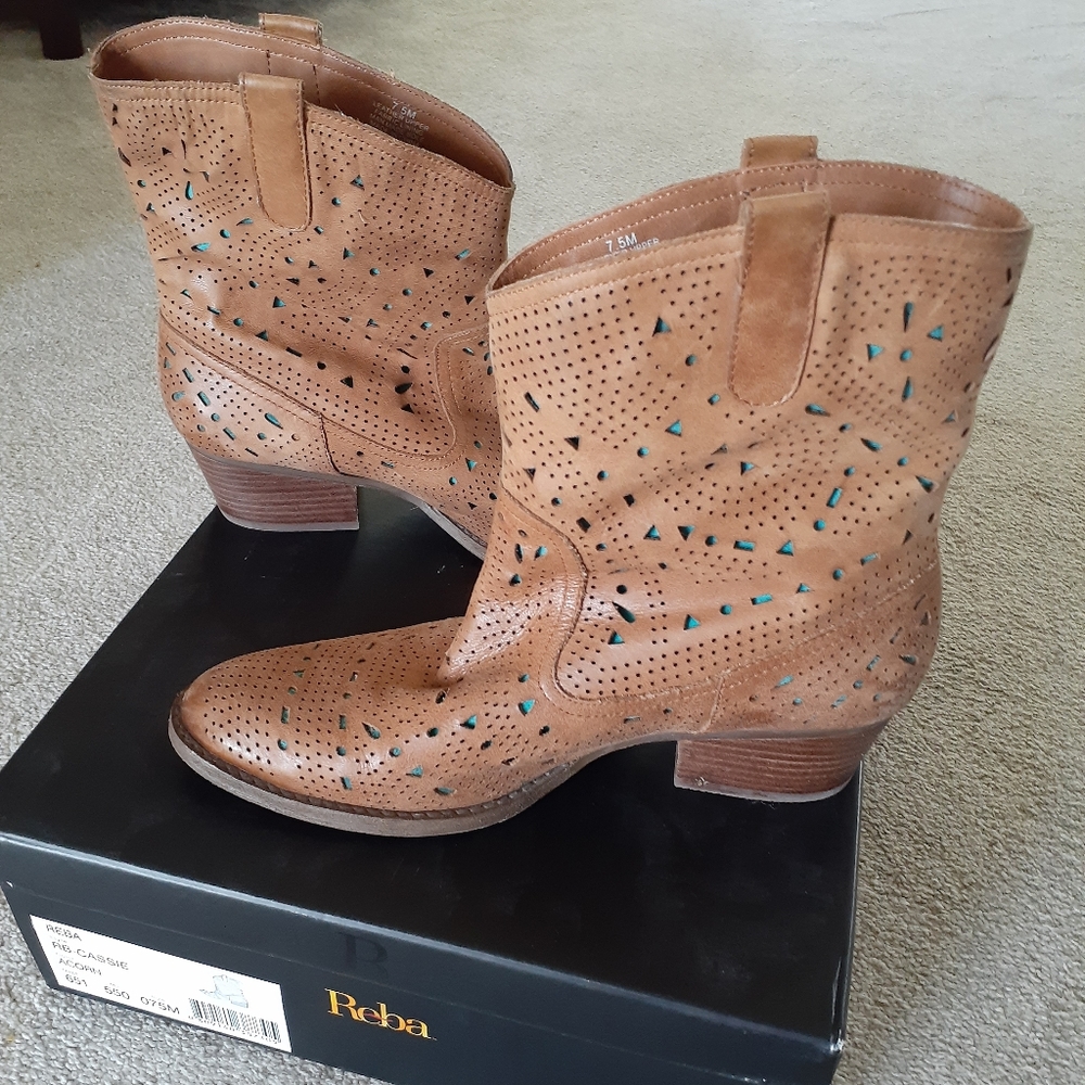 Reba McEntire Boots.  Camel color, teal suede lining.  Size 7.5. EUC